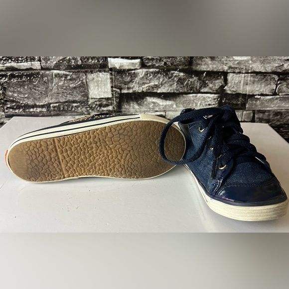 Michael Kors low tops with gold accents kids size 11 - Picture 5 of 10